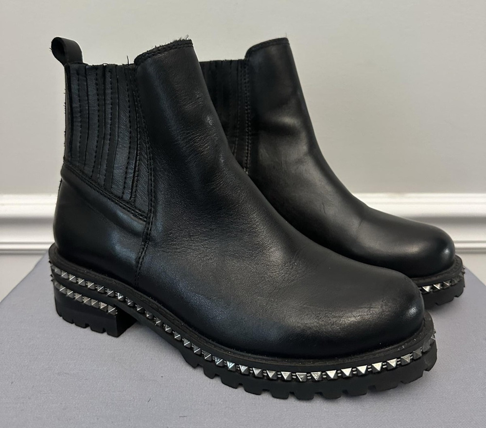 Steve Madden Galena Boots Womens Size 7.5 Black Leather Studded Chelsea Ankle